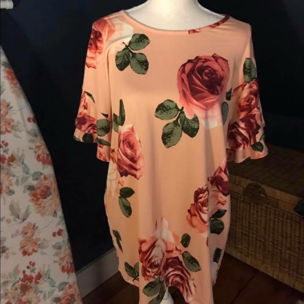 NWT Floral Tunic with Ruffled Sleeves!